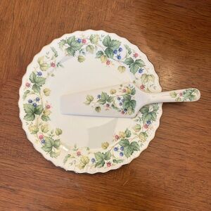 Andrea by Sadek cake plate & server